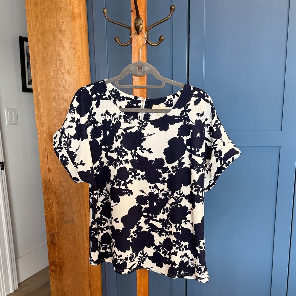 Meloday Navy and White Floral Short-Sleeve Women's Top
